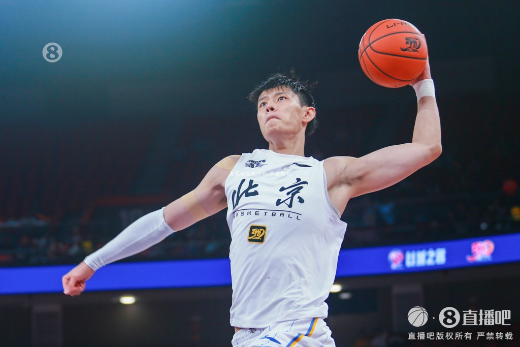 博主：北京准备了金额不错的合同 小曾留国内几率比任何时候都大